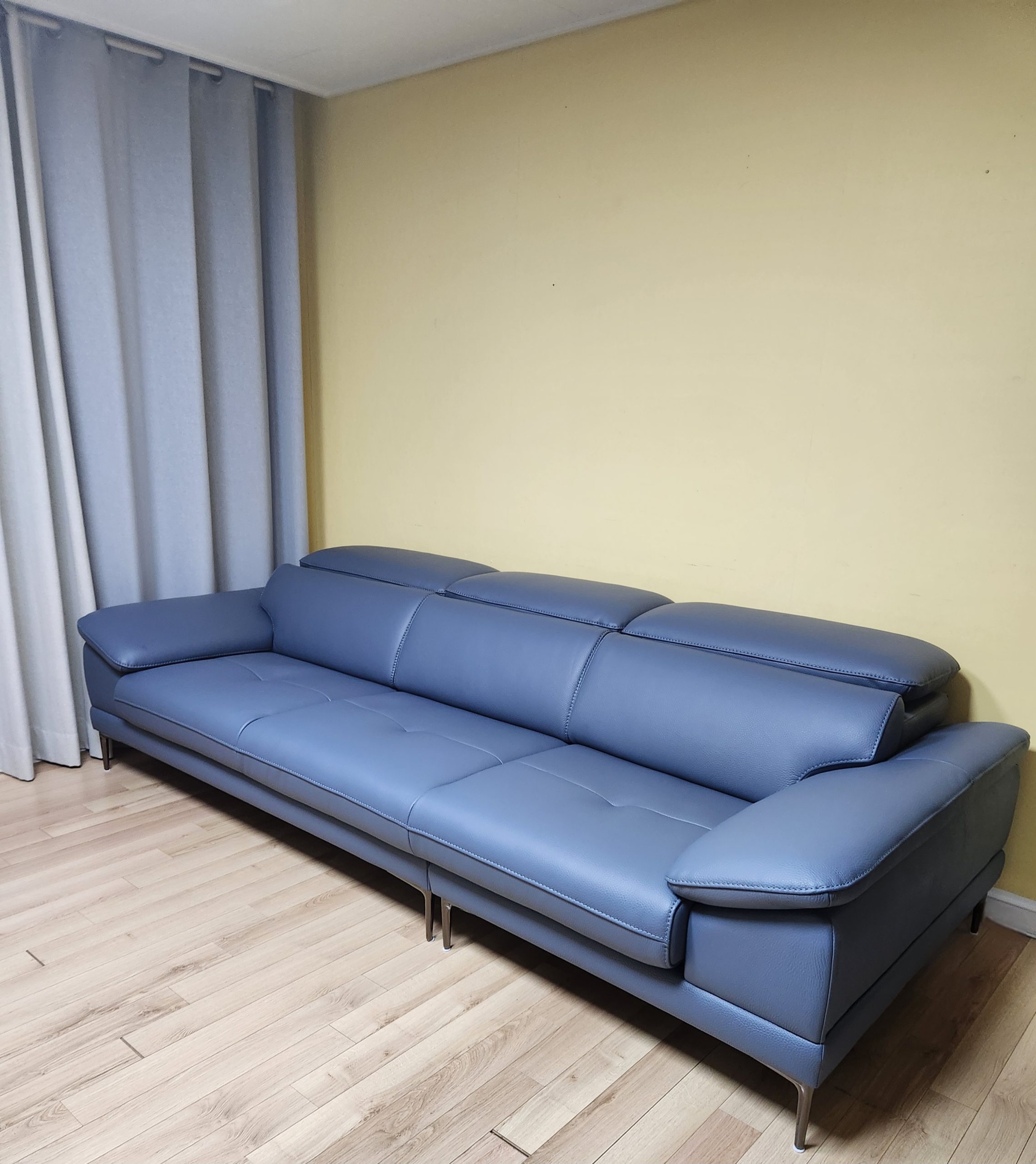 Sofa SELECTA - Sofa Da Cao Cấp Hiện Đại Có Tựa Đầu Điều Chỉnh Thông Minh