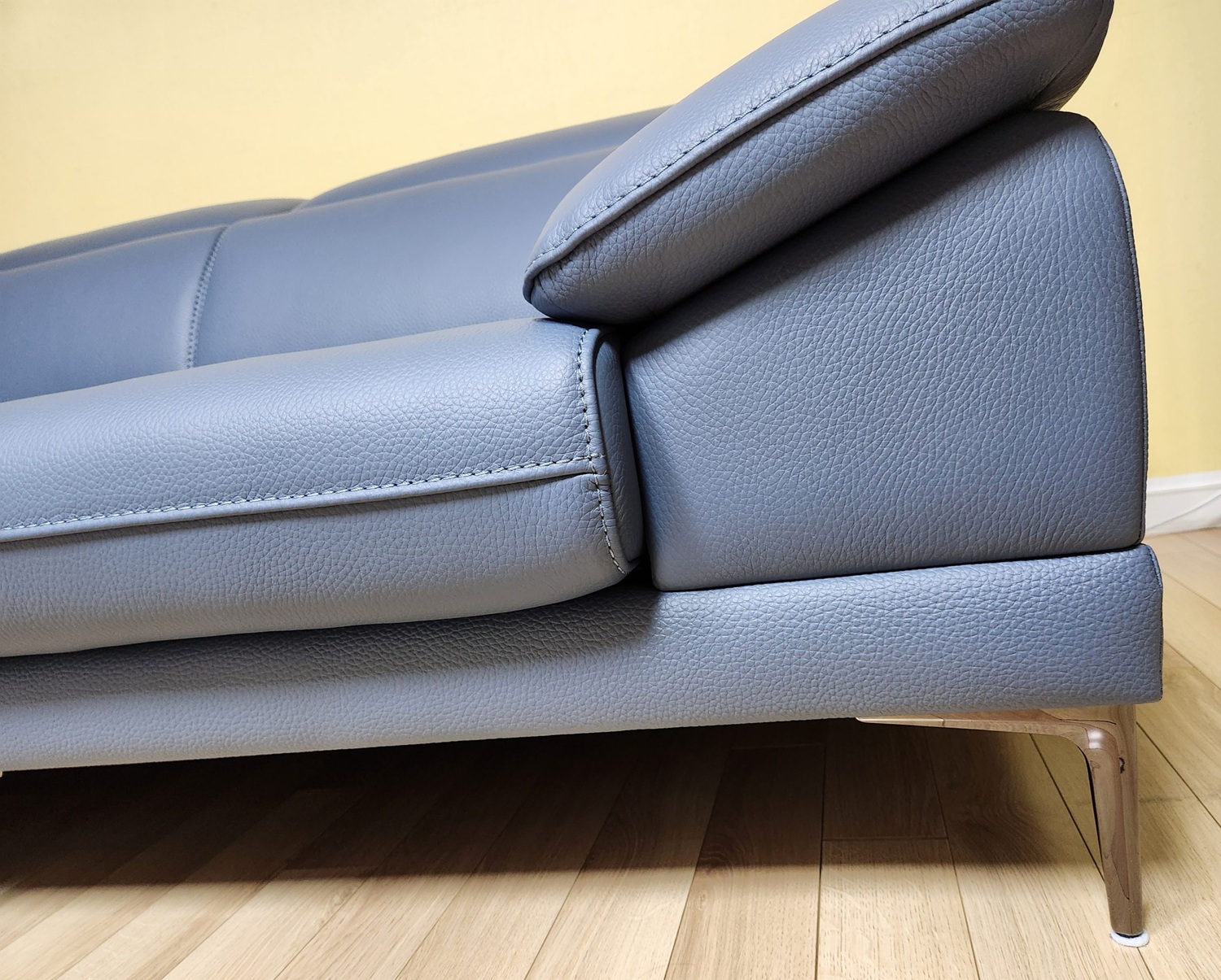 Sofa SELECTA - Sofa Da Cao Cấp Hiện Đại Có Tựa Đầu Điều Chỉnh Thông Minh