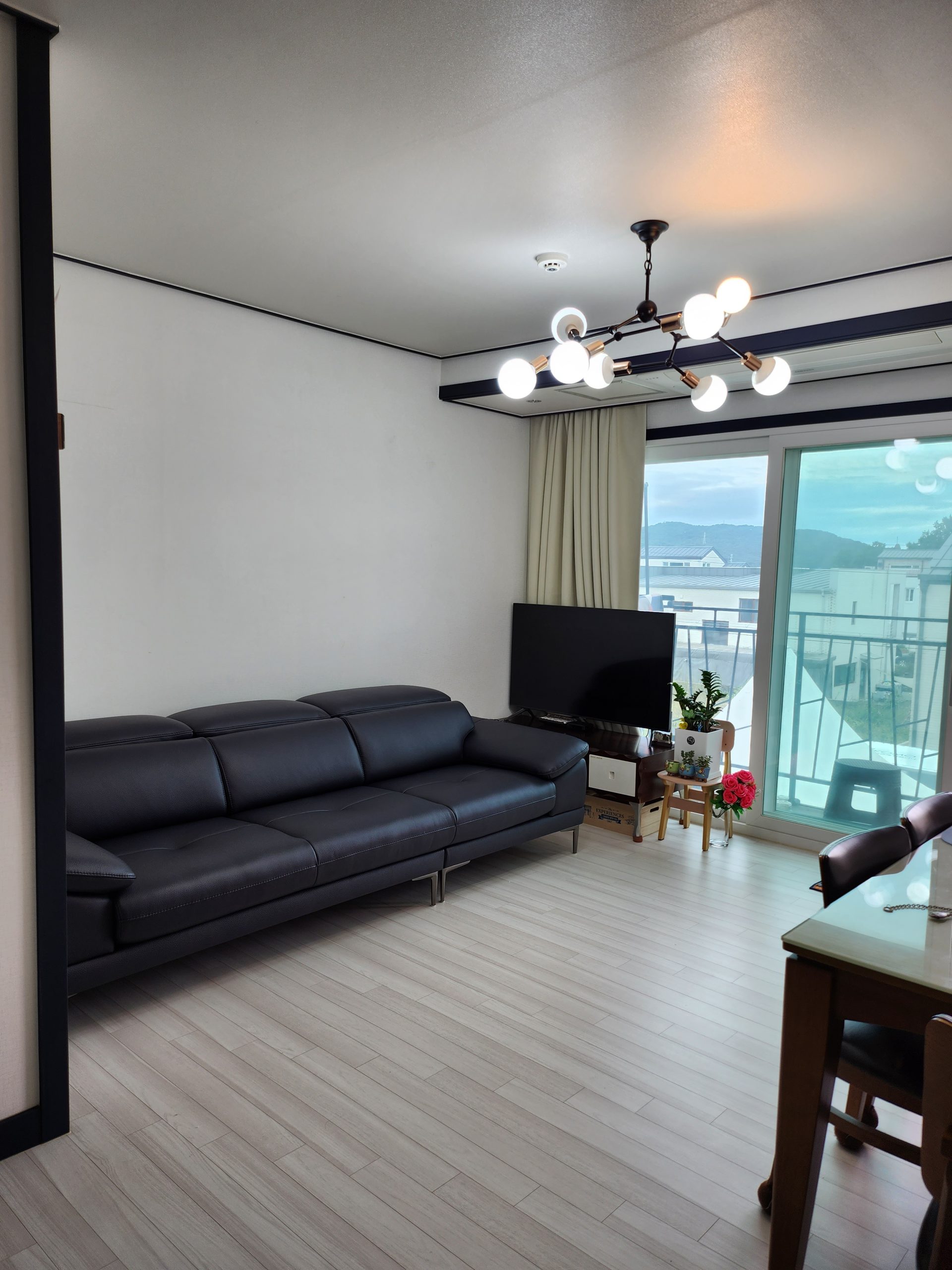 Sofa SELECTA - Sofa Da Cao Cấp Hiện Đại Có Tựa Đầu Điều Chỉnh Thông Minh