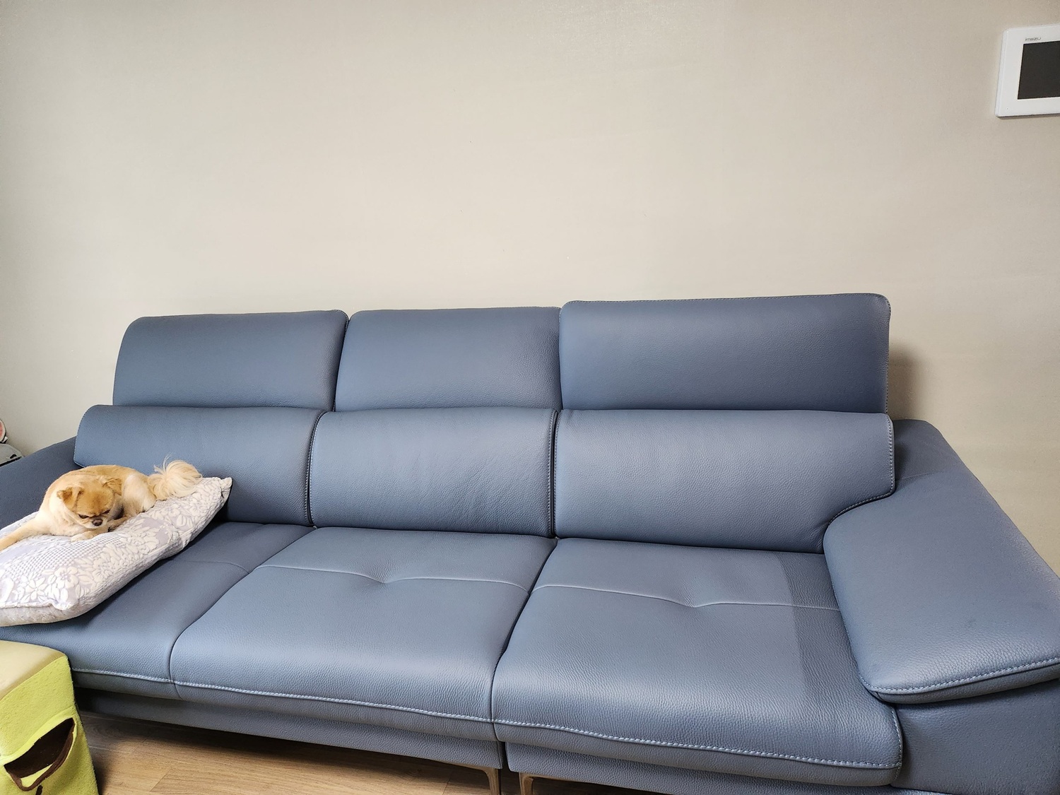 Sofa SELECTA - Sofa Da Cao Cấp Hiện Đại Có Tựa Đầu Điều Chỉnh Thông Minh