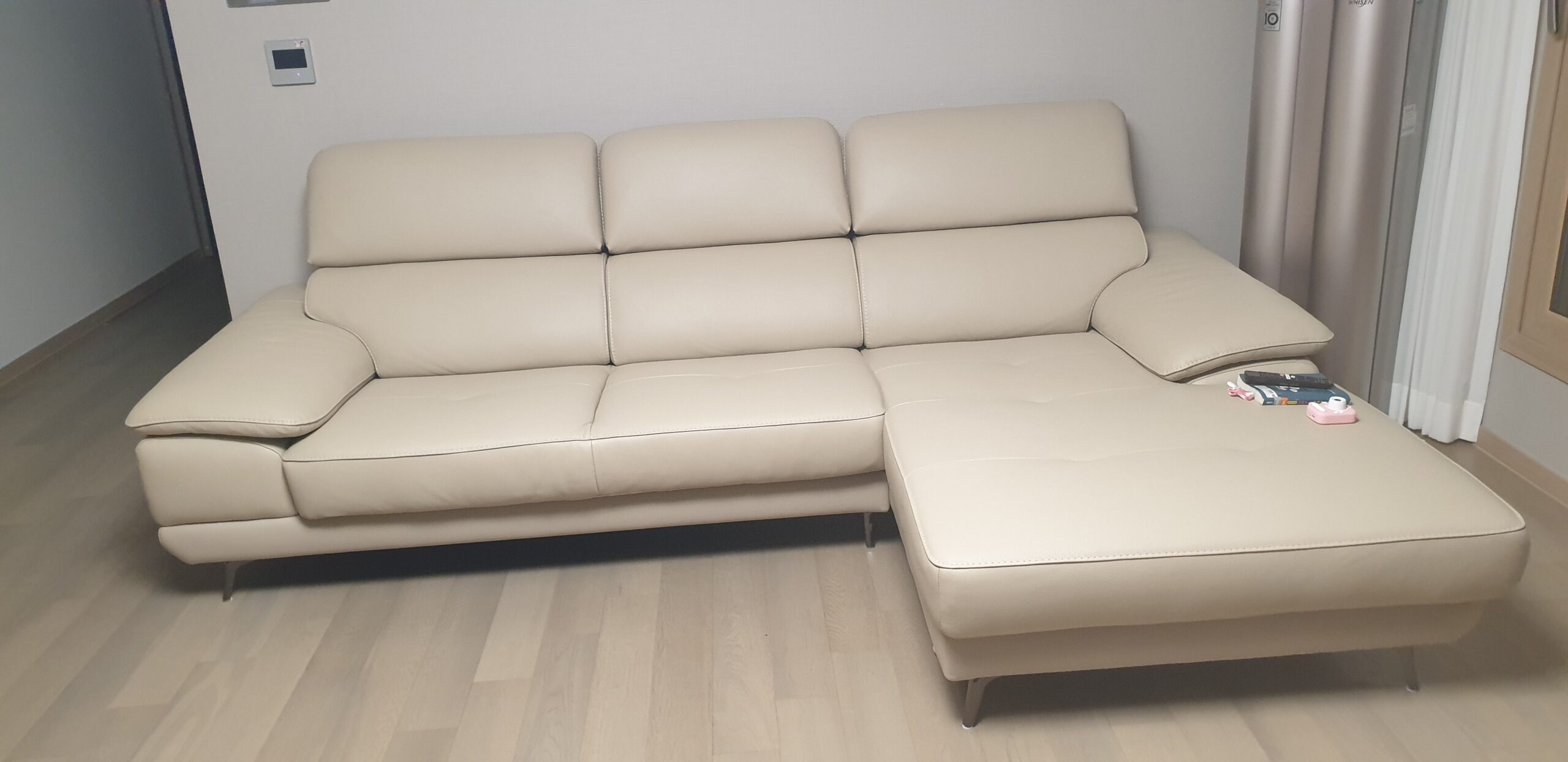 Sofa SILKEN II - Sofa Góc Bọc Da Tinh Tế Cho Không Gian Sống