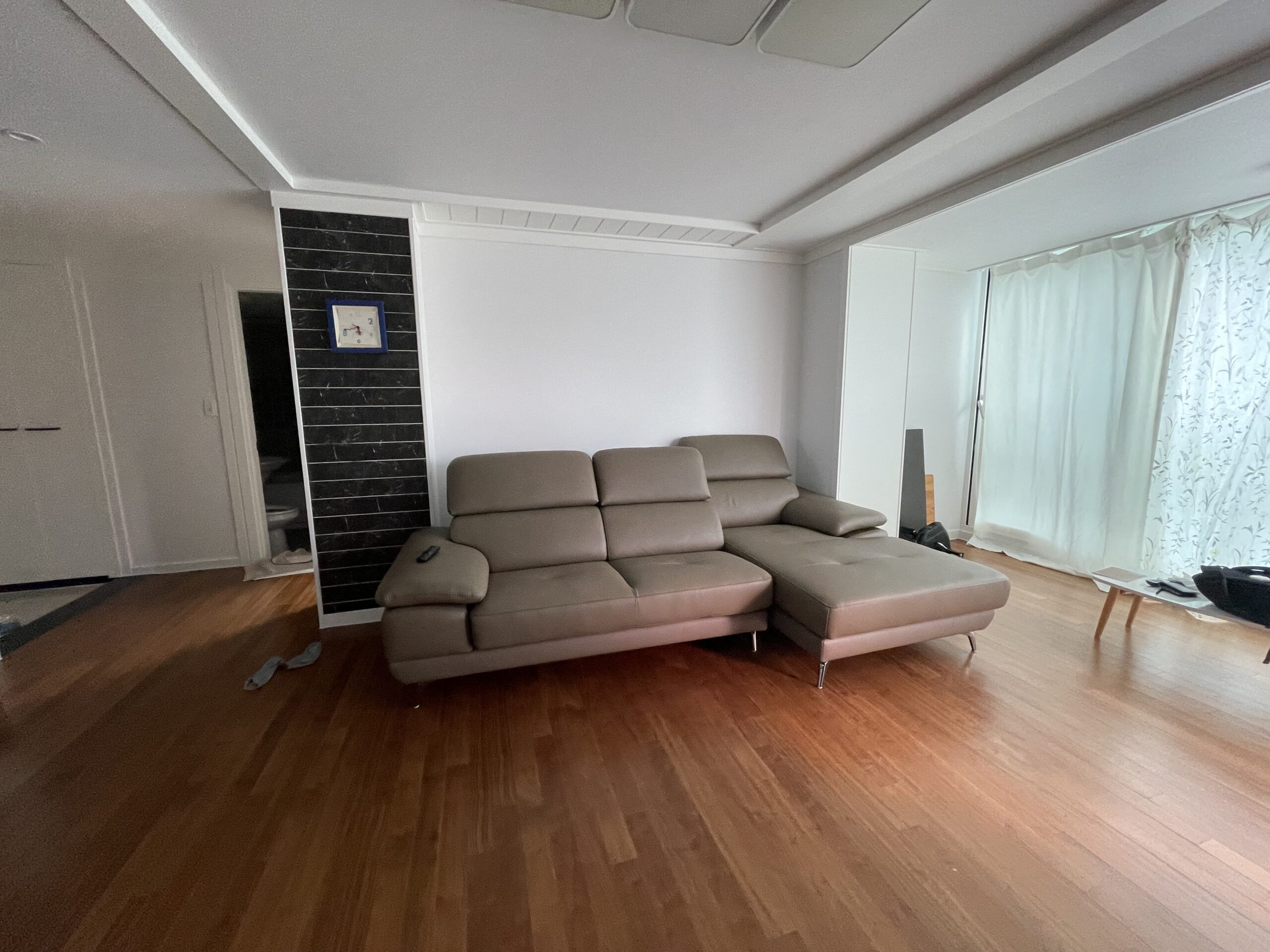 Sofa SILKEN II - Sofa Góc Bọc Da Tinh Tế Cho Không Gian Sống