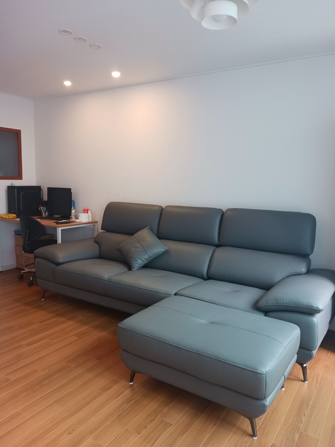 Sofa SILKEN II - Sofa Góc Bọc Da Tinh Tế Cho Không Gian Sống