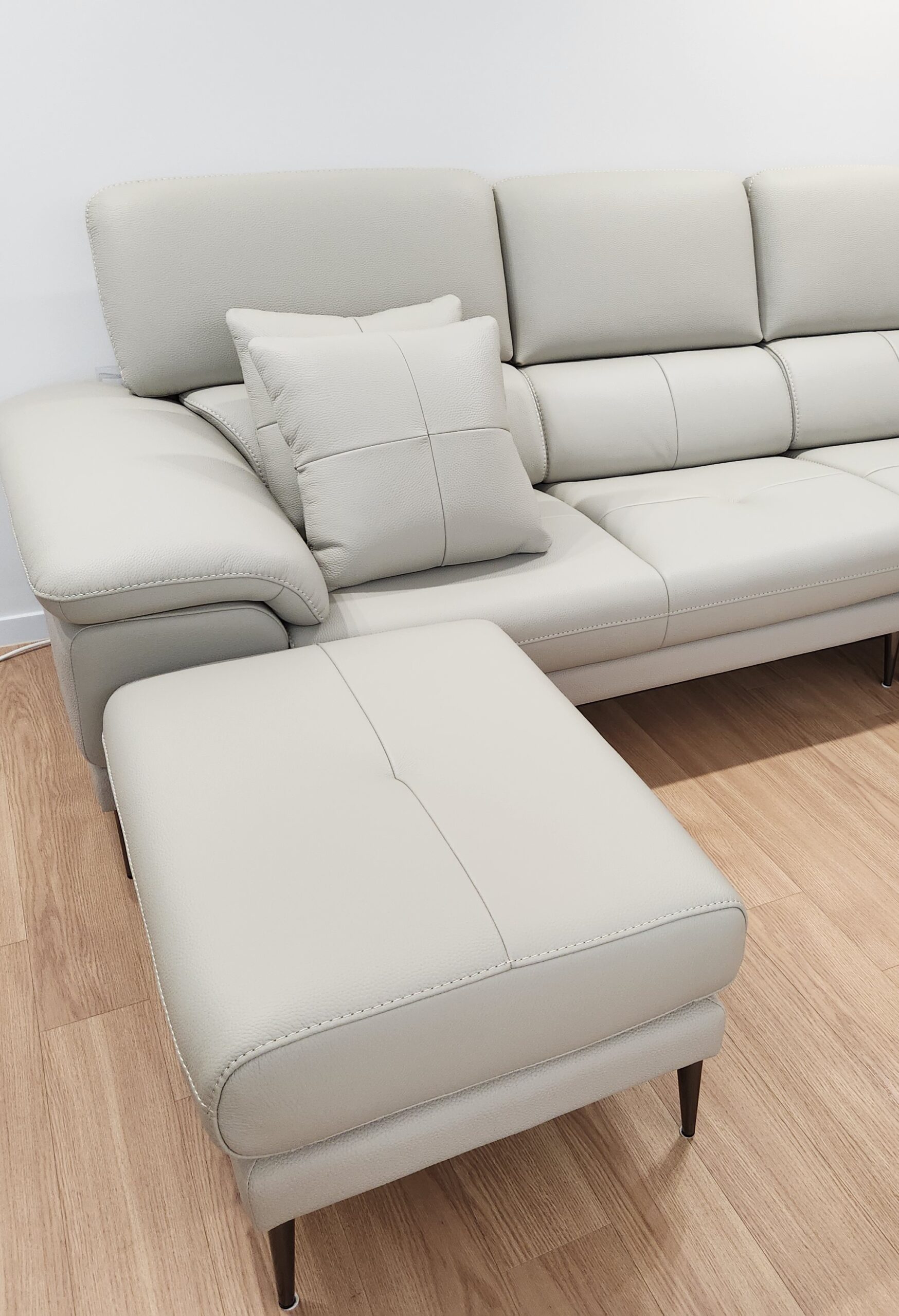 Sofa SPACIOUS - Sofa Băng Bọc Da Cao Cấp Giúp Thư Giãn Trọn Vẹn