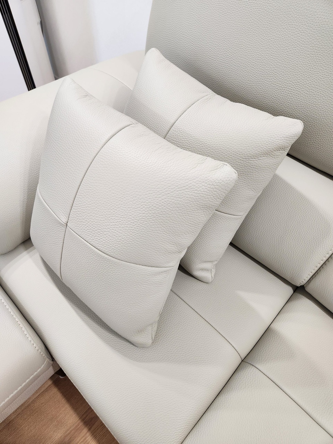 Sofa SPACIOUS - Sofa Băng Bọc Da Cao Cấp Giúp Thư Giãn Trọn Vẹn