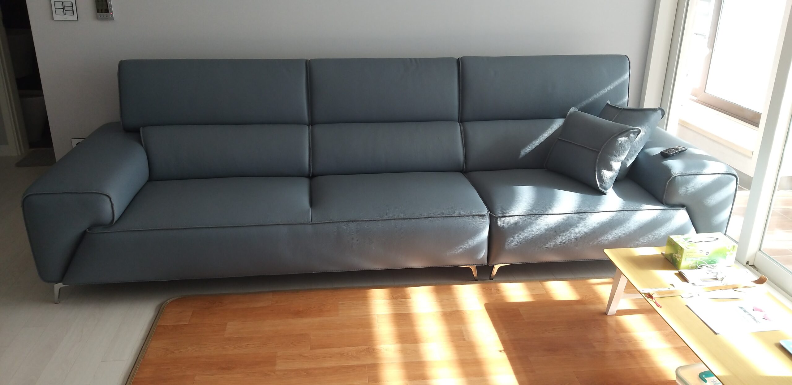 Sofa STERLING - Sofa Băng Cỡ Lớn Có Tựa Đầu Thông Minh Thiết Kế Mạnh Mẽ