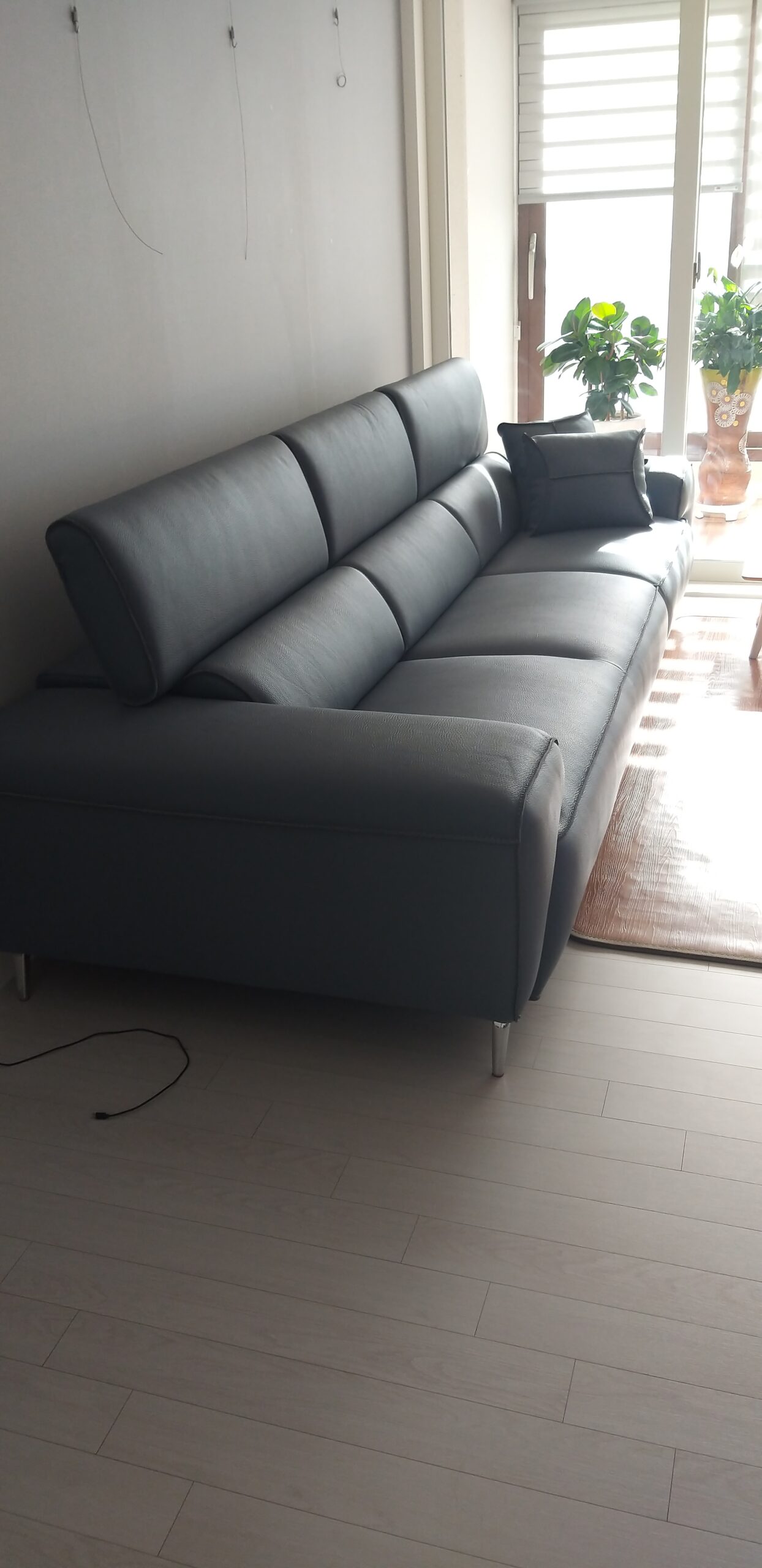 Sofa STERLING - Sofa Băng Cỡ Lớn Có Tựa Đầu Thông Minh Thiết Kế Mạnh Mẽ