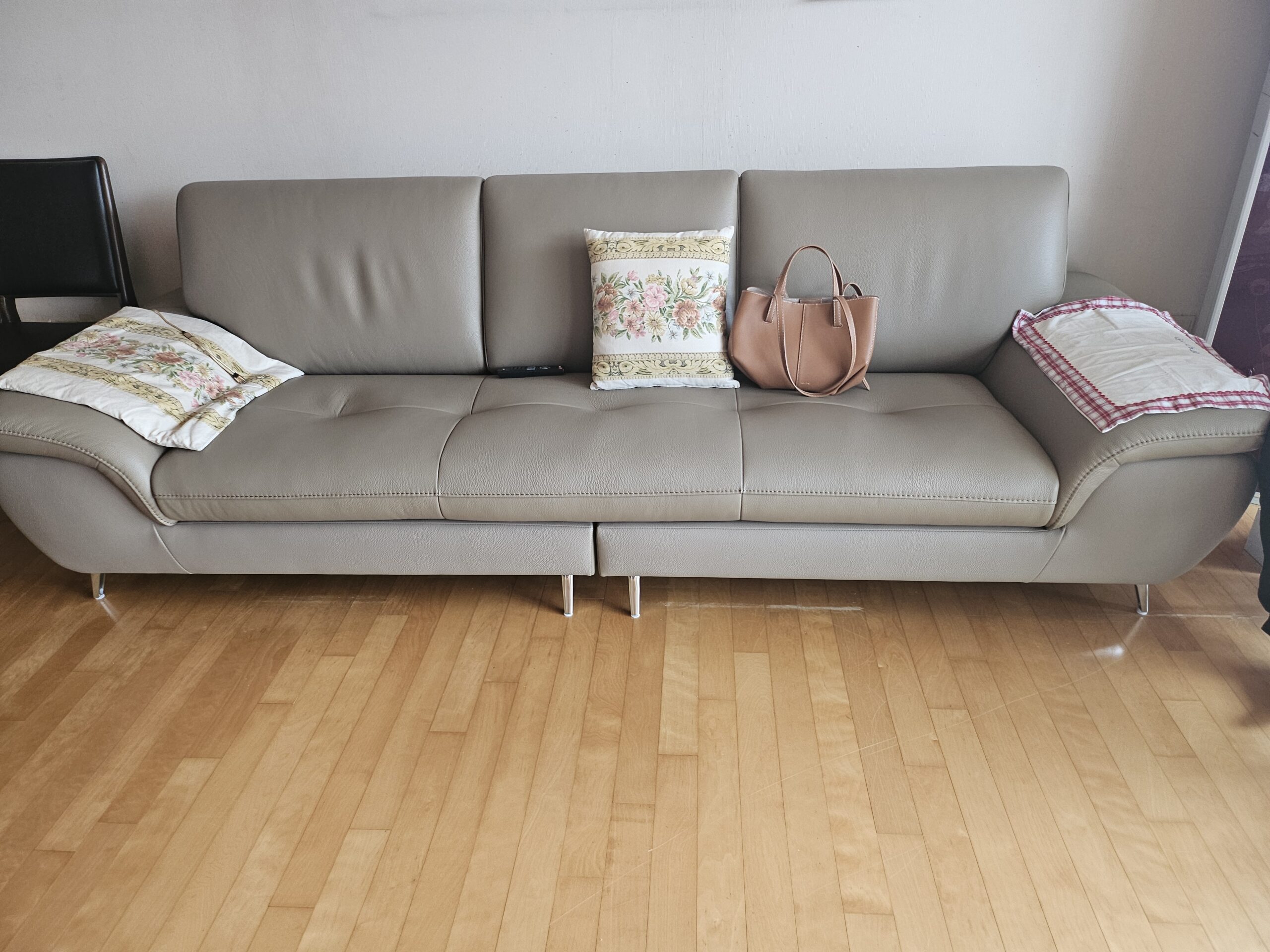 Sofa TREVISO - Sofa Băng Dáng Thuyền Trẻ Trung Cho Phòng Khách Chung Cư