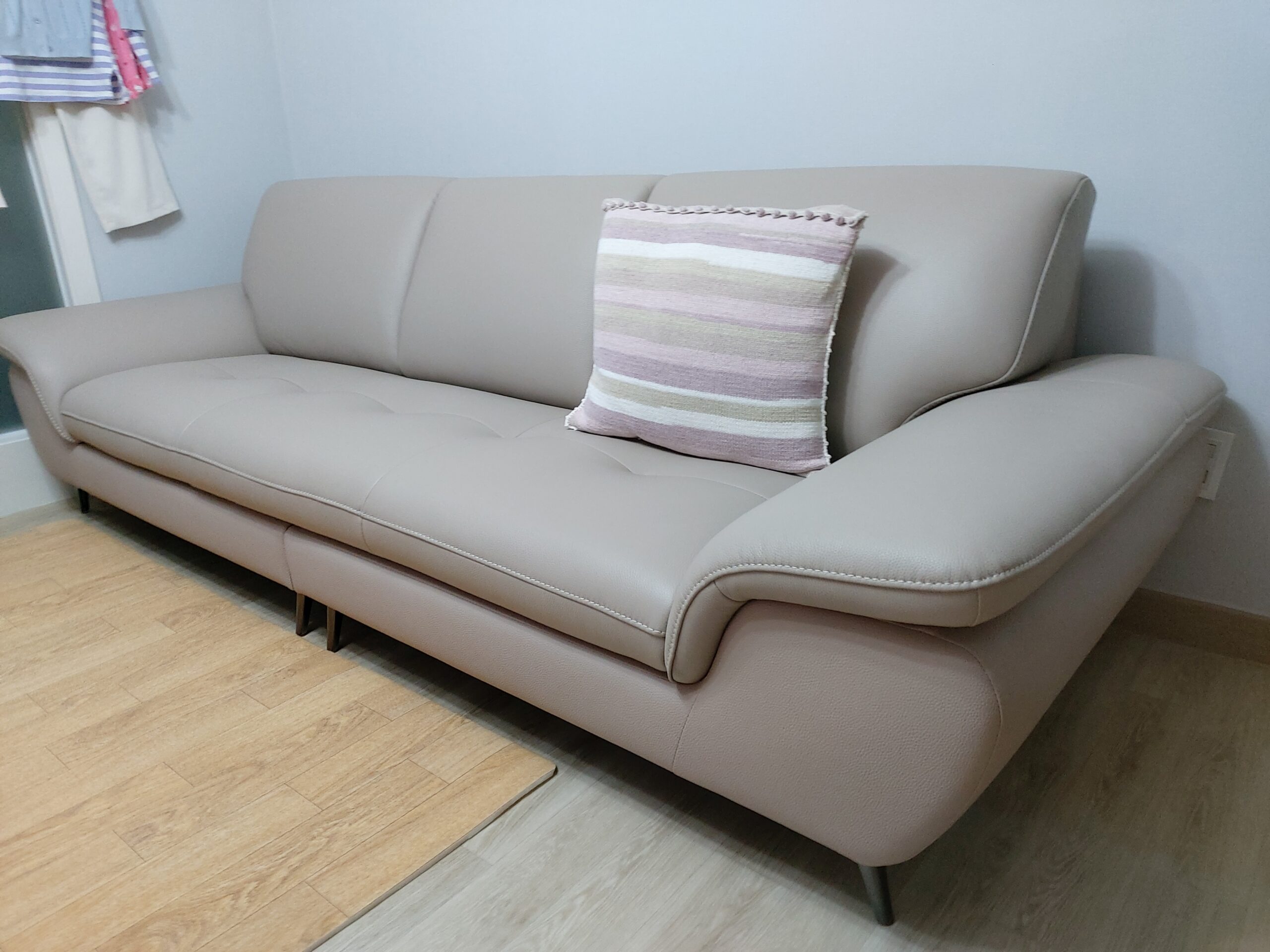 Sofa TREVISO - Sofa Băng Dáng Thuyền Trẻ Trung Cho Phòng Khách Chung Cư
