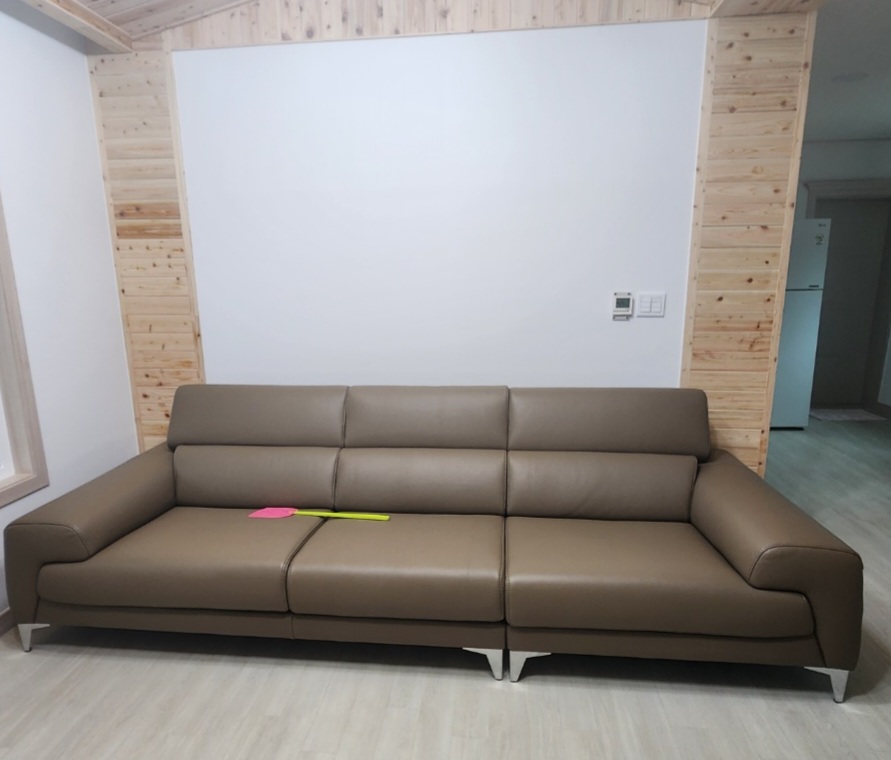 Sofa TRUENORTH - Sofa Băng Bọc Da Thiết Kế Mạnh Mẽ Có Tựa Đầu Linh Hoạt