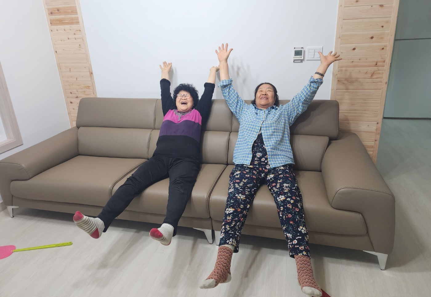 Sofa TRUENORTH - Sofa Băng Bọc Da Thiết Kế Mạnh Mẽ Có Tựa Đầu Linh Hoạt