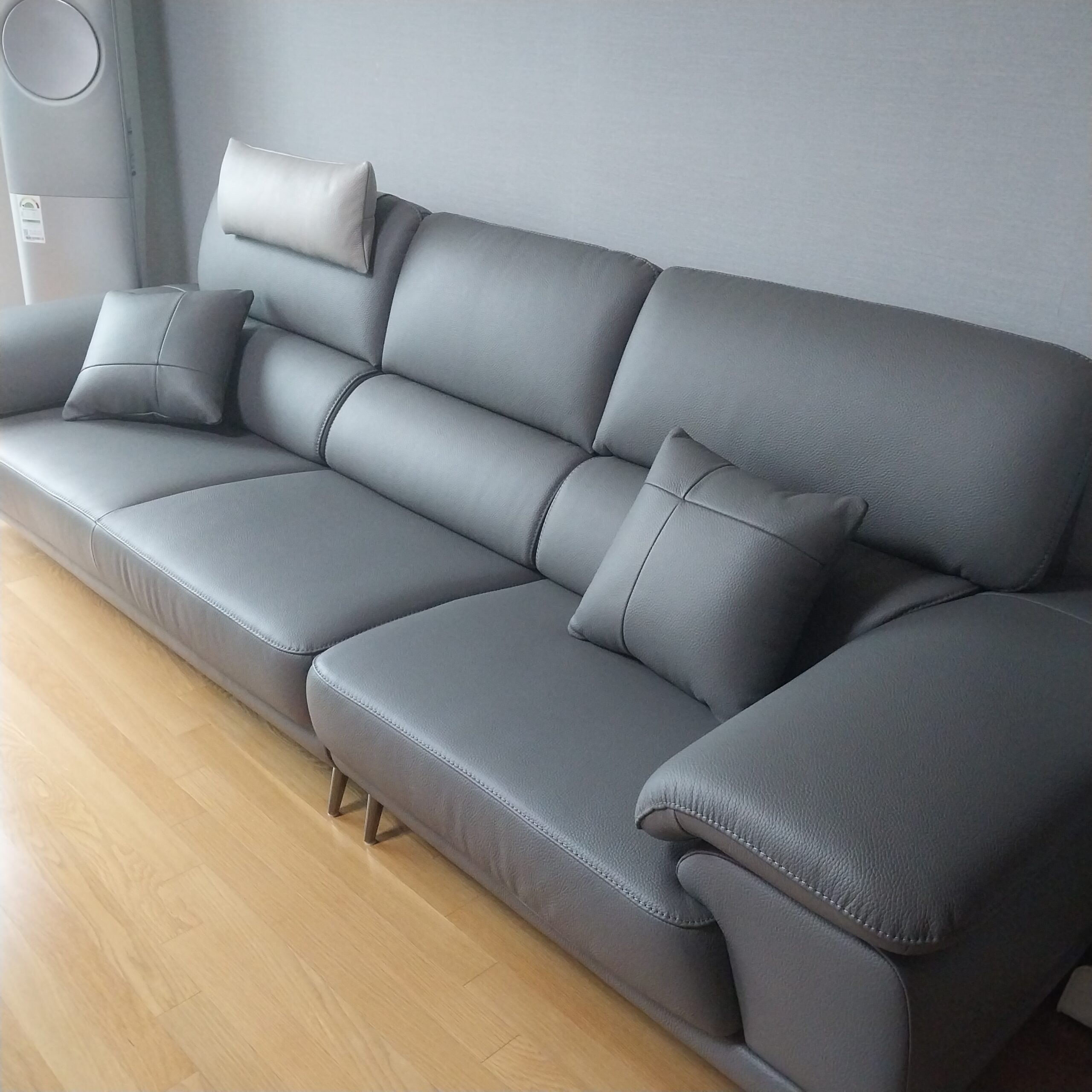 Sofa URBANIX - Sofa Da Dáng Văng Có Tựa Đầu Thông Minh