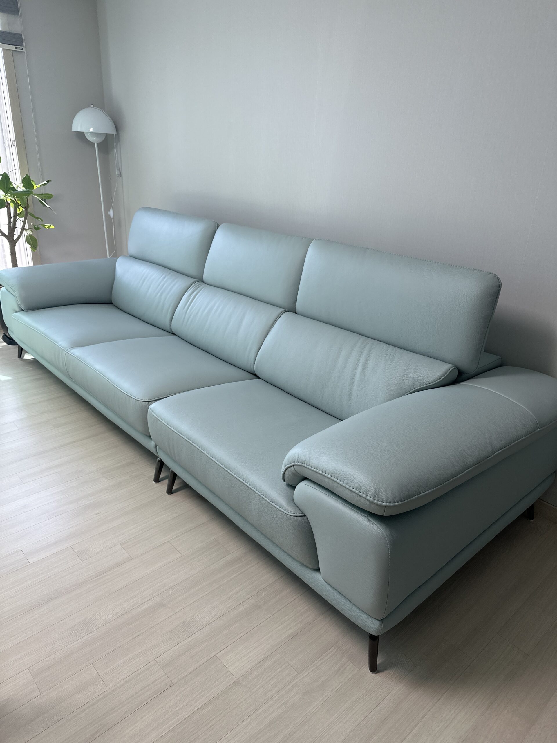 Sofa URBANIX - Sofa Da Dáng Văng Có Tựa Đầu Thông Minh