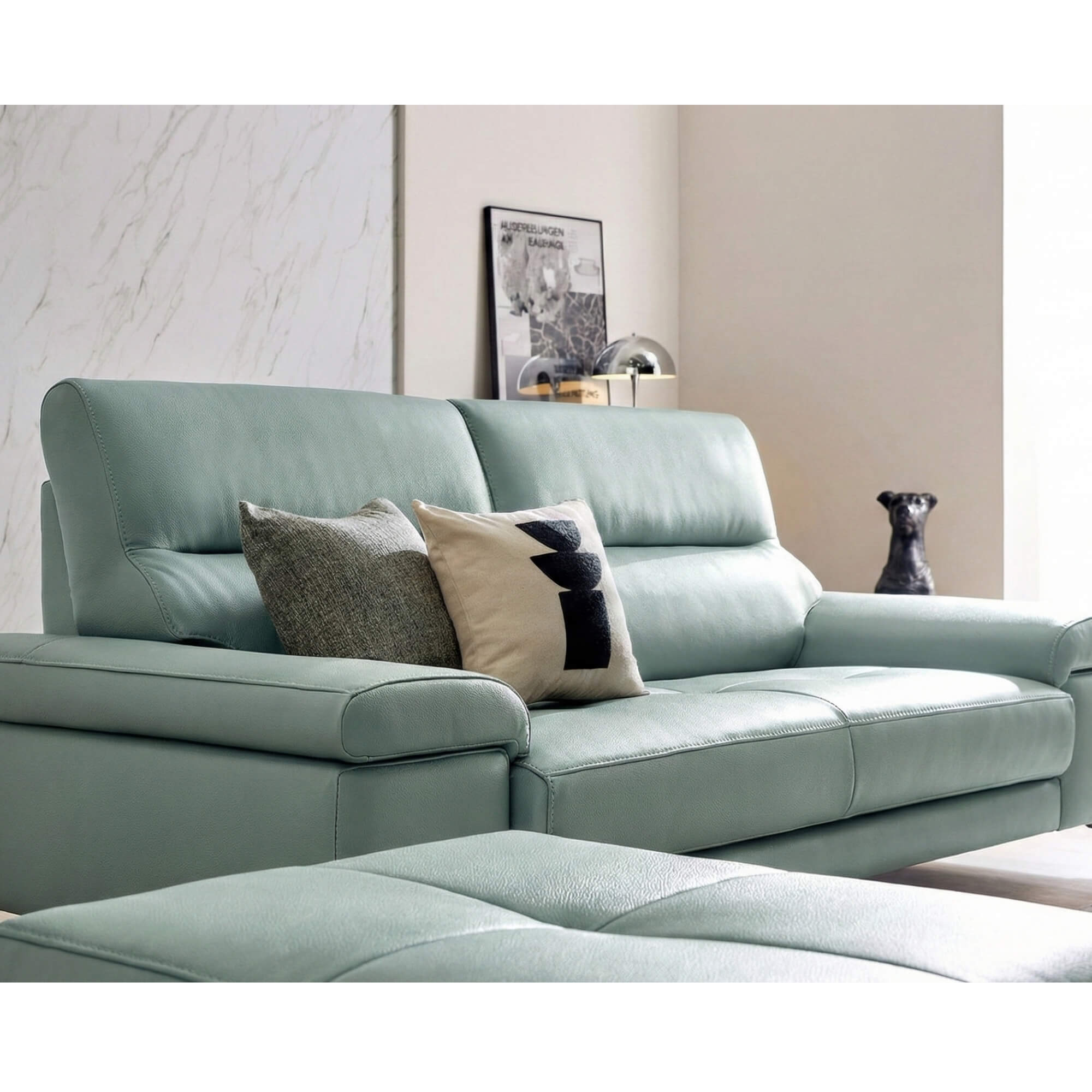 Sofa VIVIA băng 2 chỗ bọc da nhỏ gọn phù hợp mọi gia đình
