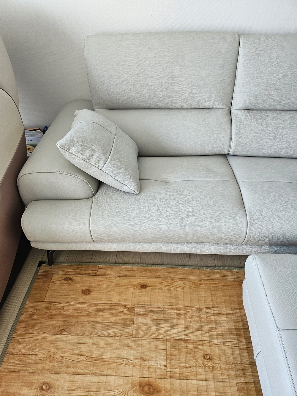 Sofa WARMIA – Sofa Da Cao Cấp Thiết kế Hiện Đại Tinh Tế Cho Phòng Khách Sang Trọng