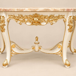 Bàn console ÉTOILE D'Or KC02-130 chụp góc thấp, hơi nghiêng về phía trước, làm nổi bật mặt đá Hồng ngọc long nhân tạo và c…