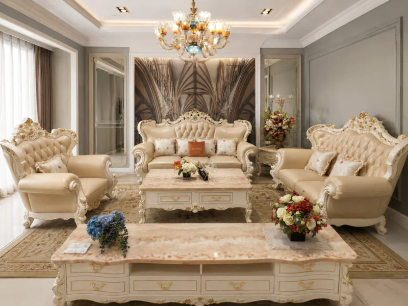 Góc nhìn rộng bộ sofa Royal Symphony SB921-1 trong không gian phòng khách tân cổ điển. Bộ sofa da màu kem với khung gỗ Sồi…