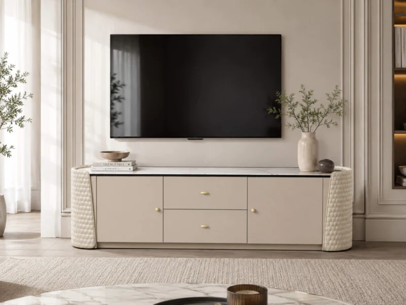 Kệ tivi IMPERIO Luxury KTQ916 màu kem trang nhã, mặt đá trắng vân mây, chân đế bọc da dập nổi tinh xảo. Sản phẩm được đặt…