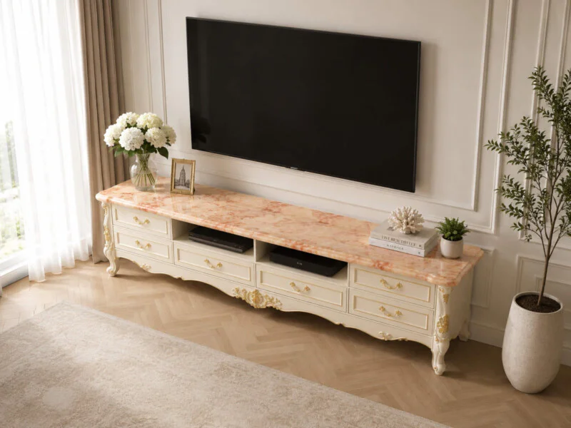 Kệ tivi SAVOY 2M2 tân cổ điển được chụp từ góc nghiêng bên phải, làm nổi bật chiều dài và thiết kế tổng thể. Kệ có mặt đá…