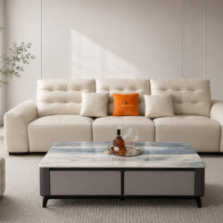 Sofa băng điện AUREO màu kem nhạt, chụp chính diện hơi chếch, nổi bật trong không gian phòng khách hiện đại. Ghế có thiết…