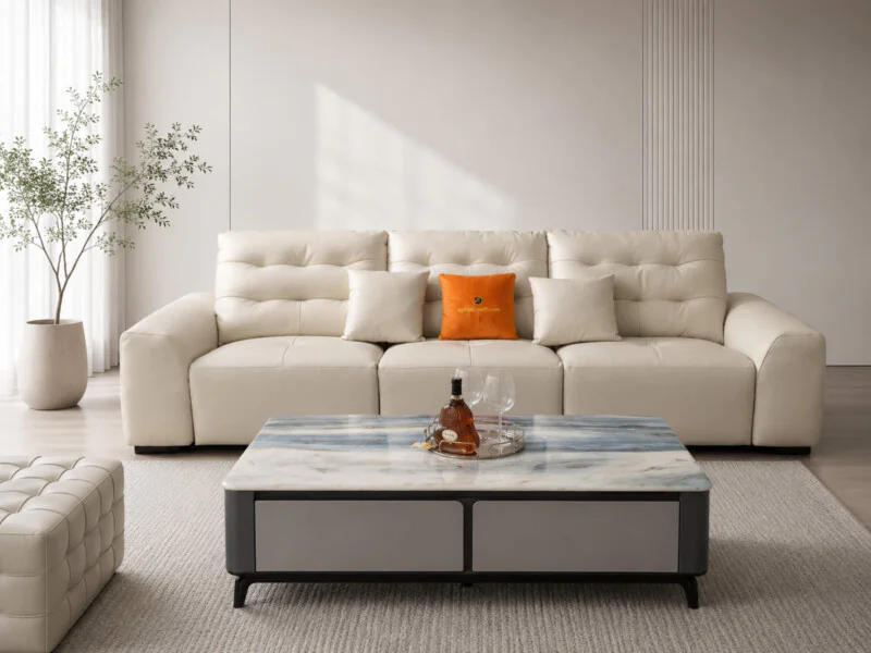 Sofa băng điện AUREO màu kem nhạt, chụp chính diện hơi chếch, nổi bật trong không gian phòng khách hiện đại. Ghế có thiết…