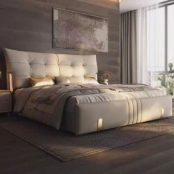 Giường ngủ CELESTE 2M bọc da cao cấp, chụp góc nghiêng từ phía trước bên phải, cho thấy tổng thể giường và không gian phòn…