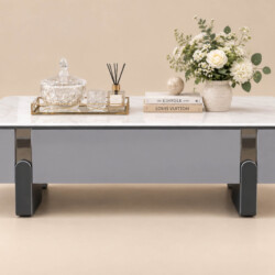 Bàn trà LUNA BT6209-14 nhìn trực diện từ trên xuống, thể hiện rõ mặt đá vi tinh thể trắng vân mây và thân bàn màu xám nhạt…
