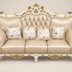 Băng sofa 3 chỗ SB921-1 chụp chính diện trên phông nền đơn giản. Tựa lưng cao với các đường rút múi đều đặn, đệm ngồi dày…