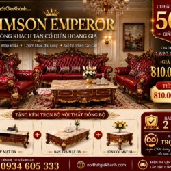 Toàn cảnh combo bộ phòng khách CRIMSON EMPEROR phong cách tân cổ điển hoàng gia, nhìn từ góc rộng, bao gồm sofa băng dài…