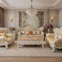 Bộ sofa tân cổ điển màu kem gồm một băng 3, một băng 2, hai ghế đơn và bàn trà mặt đá, đặt trong phòng khách sang trọng. K…