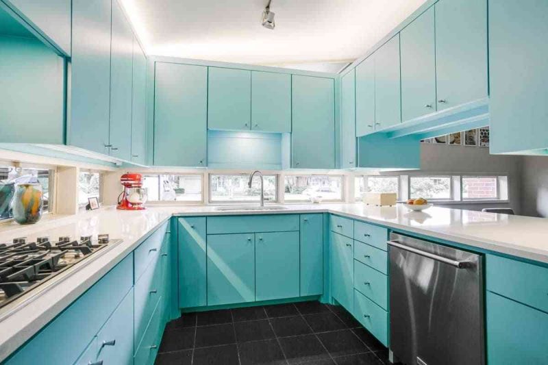 50 nhà bếp hình chữ U độc đáo và sang trọng 50 nhà bếp hình chữ U độc đáo và sang trọng - showroom noi that nhap khau Blue u shaped kitchen 800x533