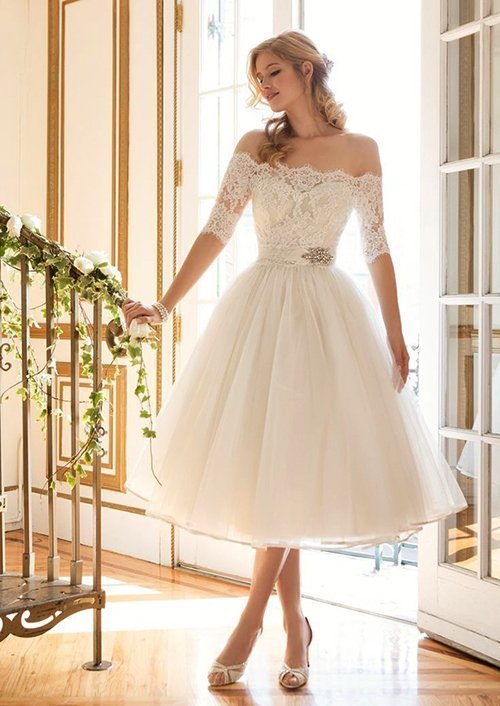 10 thiết kế váy cưới ngắn vừa trẻ trung nhưng vẫn sang trọng 21 Váy Chân Ren Mặc Kiểu Trễ Vai